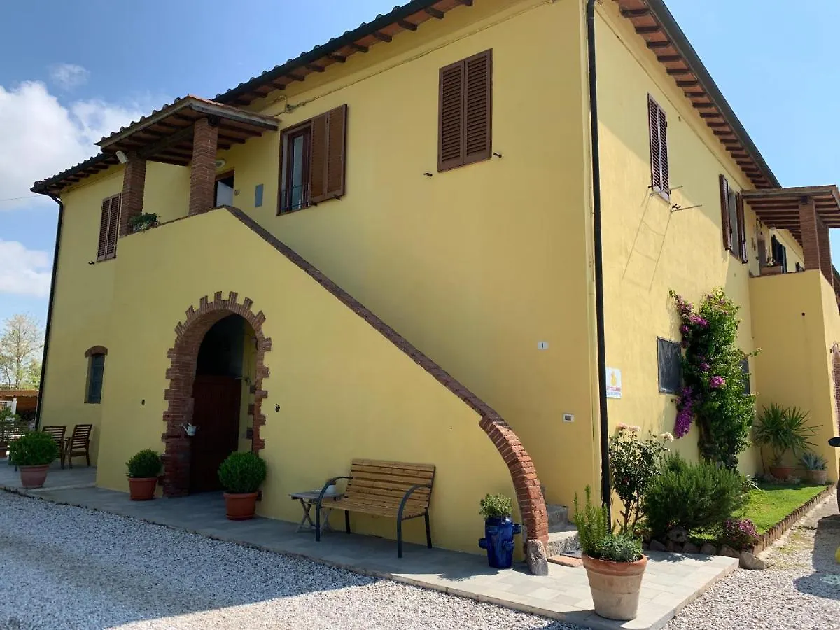 La Nana Gialla Riotorto Pensionat